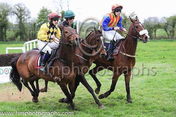 03rd SKYHILL ALLSTAR and G Doyle ( 6 , WHITE  RED  GOLD STRIPES; blue sleeves; red  gold cap ) Trainer: Dermot McLoughlin,, Owner : Liam Rice