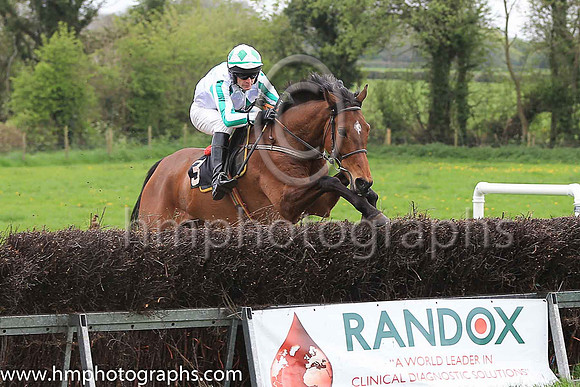 02nd ISLE ROAD and R A Devine ( 3 , WHITE,green star; white  green striped sleeves; white cap,green diamonds ) Trainer: Jason Cairns , Owner : Frank McClean