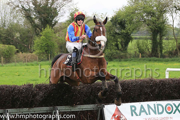 03rd SKYHILL ALLSTAR and G Doyle ( 6 , WHITE  RED  GOLD STRIPES; blue sleeves; red  gold cap ) Trainer: Dermot McLoughlin,, Owner : Liam Rice