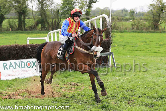 03rd SKYHILL ALLSTAR and G Doyle ( 6 , WHITE  RED  GOLD STRIPES; blue sleeves; red  gold cap ) Trainer: Dermot McLoughlin,, Owner : Liam Rice