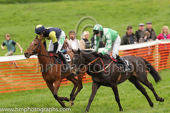 04th ASK SHANROE and D G Lavery ( 9 , DARK BLUE,yellow hollow box; dark blue  yellow hlvd sleeves; dark blue cap,yellow diamond ) Trainer: J.J. Lambe , Owner : Brian Smyth