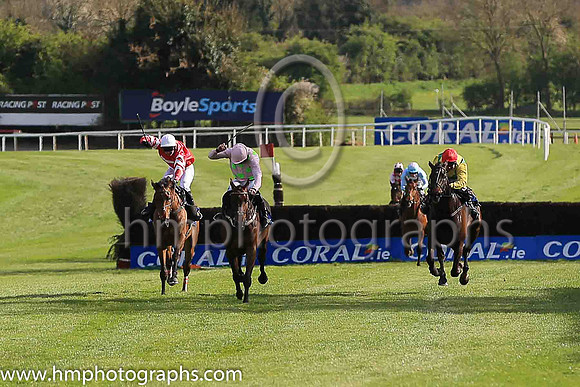 01st Sizing John and R M Power ( 6 , green, yellow chevron ) Trainer - Mrs J Harrington , Owner - Ann  Alan Potts Partnership