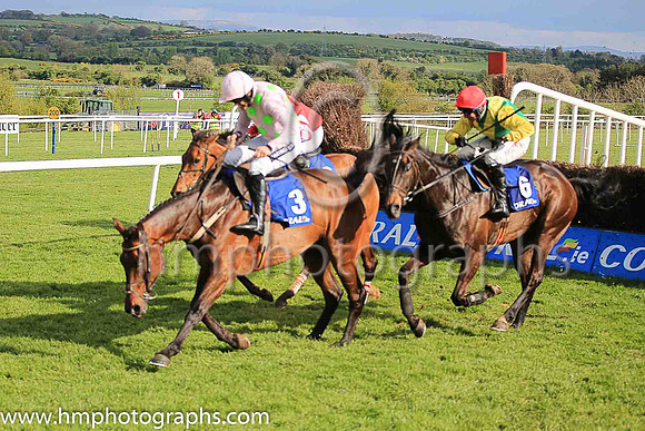 01st Sizing John and R M Power ( 6 , green, yellow chevron ) Trainer - Mrs J Harrington , Owner - Ann  Alan Potts Partnership