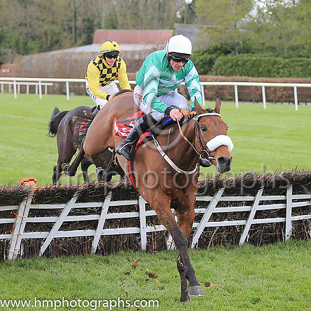 06th Presenting Percy and D N Russell ( 5 , green, white star, white cap ) Trainer - P G Kelly , Owner - Philip J Reynolds