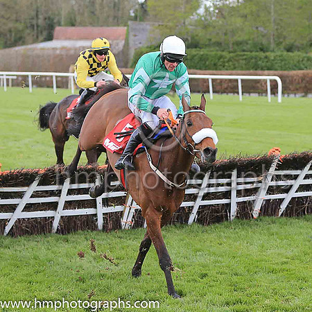 06th Presenting Percy and D N Russell ( 5 , green, white star, white cap ) Trainer - P G Kelly , Owner - Philip J Reynolds