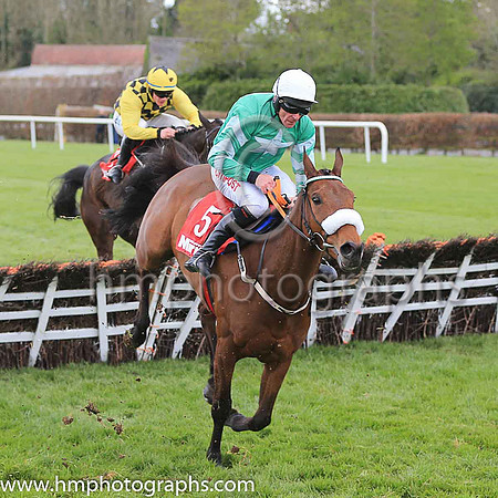 06th Presenting Percy and D N Russell ( 5 , green, white star, white cap ) Trainer - P G Kelly , Owner - Philip J Reynolds