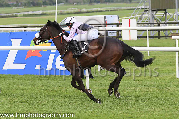 07th Dell Oro and Mr S Clements ( 7 , purple and black qtrd ) Trainer - G L Moore , Owner - Galloping On The South Downs Partnership