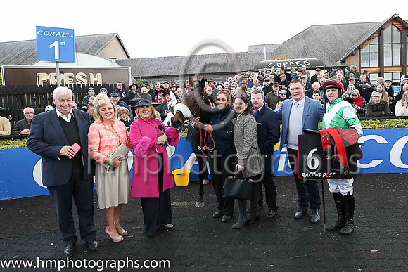 01st Fayonagh and Mr J J Codd ( 6 , green, white chevron ) Trainer - G Elliott , Owner - Mrs M Gittins