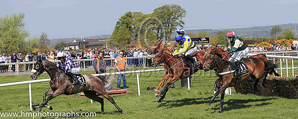 04th Ardview Boy and I J McCarthy ( 11 , dark blue, white seams ) Trainer - A Mulholland , Owner - D J McCormack