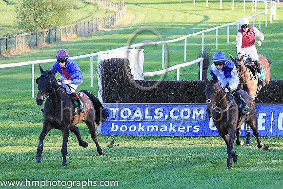 01st Kilderry Prince and C Brassil ( 15 , white and royal blue hlvd ) Trainer - A J McNamara , Owner - Kenneth Duggan