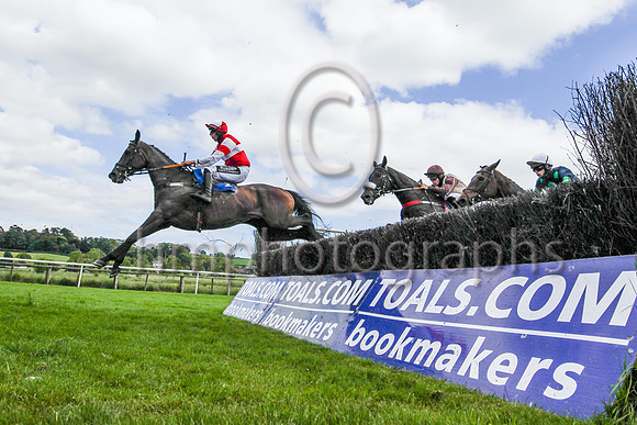 01st Arrycan ( 1 , red, white hoop ) Trainer - L P Cusack , Owner - Shannon Street Syndicate