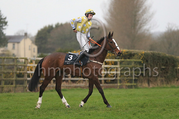 01st Dazzling Sarah and Mr D J Benson ( 3 , white and yellow diamonds ) Trainer - P A Fahy , Owner - James Coen