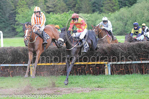 ASKMEMORE and J J Walsh ( 10 , PINK  YELLOW CHECK; pink sleeves; yellow cap ) Trainer: Warren Ewing,, Owner : Warren Ewing