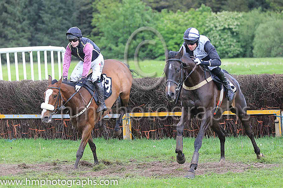 BALLYGOMARTIN and Derek O'Connor ( 5 ,Antrim (H) - BLACK  WHITE QTD; black  white hlvd sleeves; white cap ) Trainer: Colin S. McKeever , Owner : Dennison, W.W.