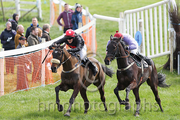 01st KAISER BLACK and J j Codd ( 19 , PURPLE,yellow diamond; purple, plain sleeves; red cap ) Trainer: P.M.J. Doyle,, Owner : Mary Doyle