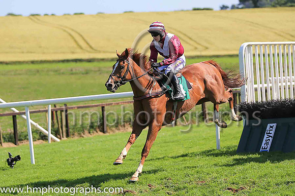 01st Andratx and Andrew Ring (4, maroon, white chevron) Trainer Michael McNiff, Owner Mrs F M Carton