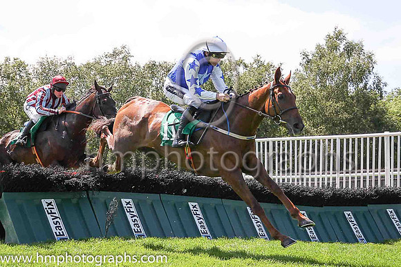 05th Sharps Choice  Ruby Walsh (11, royal blue, light blue star) Trainer W P Mullins, Owner Supreme Horse Racing Club