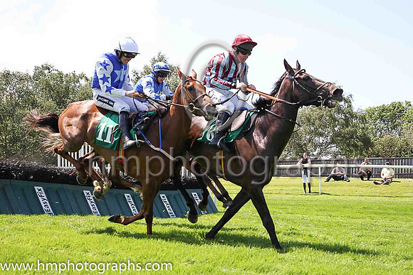 01st Atlantic Breaker  Paddy Kennedy (2, royal blue, white star) Trainer Mark McNiff, Owner Sean F Conway - horse in middle