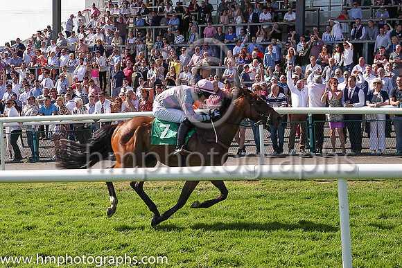 01st Ashjan and s P Kelly (7, grey and pink chevrons) trainer Mark McNiff, Owner Real Deal Syndicate