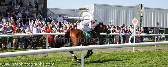 01st Ashjan and s P Kelly (7, grey and pink chevrons) trainer Mark McNiff, Owner Real Deal Syndicate