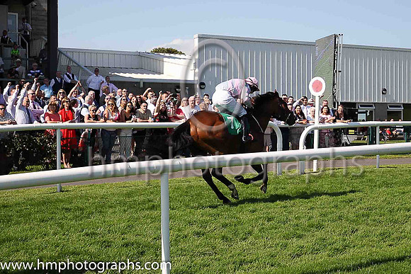 01st Ashjan and s P Kelly (7, grey and pink chevrons) trainer Mark McNiff, Owner Real Deal Syndicate