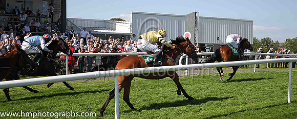 01st Ashjan and s P Kelly (7, grey and pink chevrons) trainer Mark McNiff, Owner Real Deal Syndicate