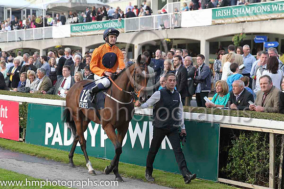 01 Baraweez and C O'Conoghue - - 01st (12 ,orange, dark blue disc ) Trainer - B Ellison