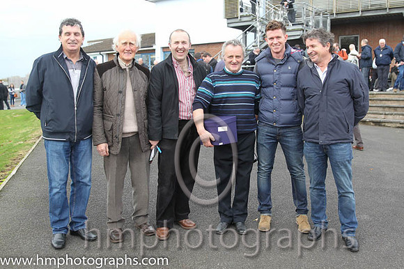 i01 Better Back Bob and G B Watters - - 01st (5 ,royal blue, white sleeves ) Trainer - N McKnight, Owner Norman McKnight and friends