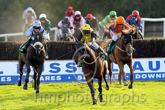 01st Killeen Elegance ( 8 , yellow, black sleeves ) and A.E. Lynch - Trainer : Ms Claire O'Connell - Owner : J. A. O'Connell/Mrs Berna O'Sullivan