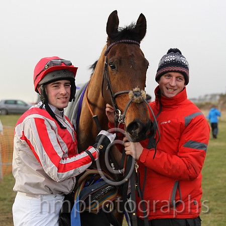 01 Mystical Knight  B O'Neill - Trainer : Colin Bowe, Grey, red chevron
