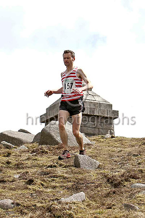 Gavin Mullholland - 11th in 52:55 - Calder Valley fell Runners - FT8E3704-e