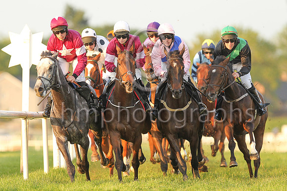 01st Moratorium and Ms L O'Neill 3 ( 6 , maroon, white star,white cap ) Trainer - G Elliott , Owner - Gigginstown House Stud
