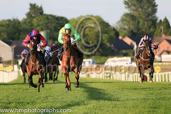 01st The Last Mardi and H.C. Swan(7) (1 ,yelow, light green sleeves ), Trainer:Gordon Elliott , Owner:Sheila O'Ryan, Tom  Lenka Meagher