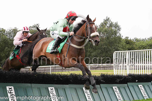 3rd Verona Opera and A E Lynch ( 4 , emerald green, red diamond ) Trainer - S R B Crawford , Owner - Ivy Wall Syndicate