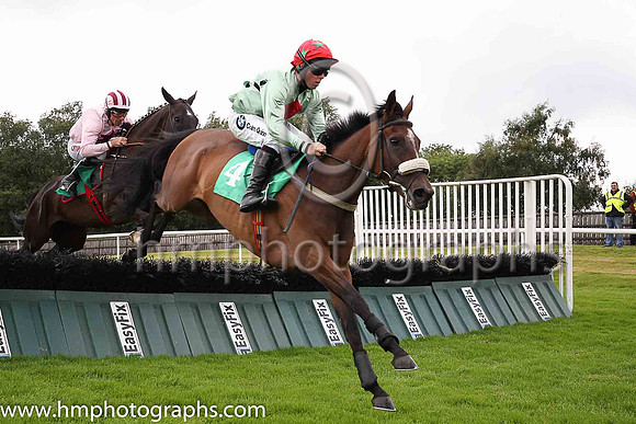 3rd Verona Opera and A E Lynch ( 4 , emerald green, red diamond ) Trainer - S R B Crawford , Owner - Ivy Wall Syndicate