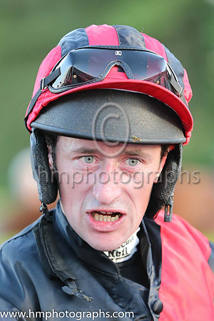 01st Peregrine Run and Roger Loughran (4, black, red sash) , trainer Peter Fahey