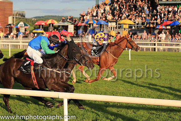 01st Set To Fire  Sean Davis (12, royal blue, royal blue and yellow sleeves) Trainer John James Feane, Owner Ms Orlagh Reynolds
