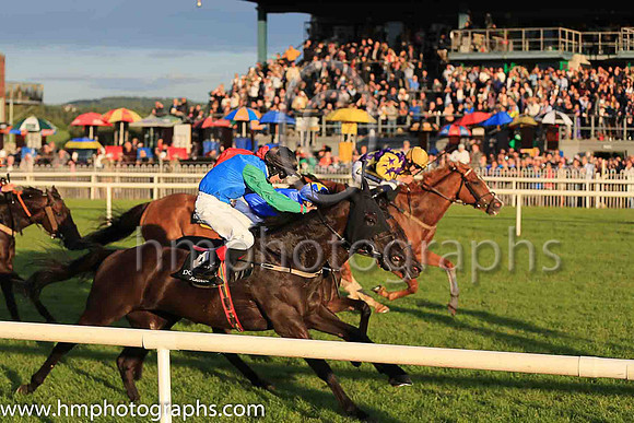 01st Set To Fire  Sean Davis (12, royal blue, royal blue and yellow sleeves) Trainer John James Feane, Owner Ms Orlagh Reynolds