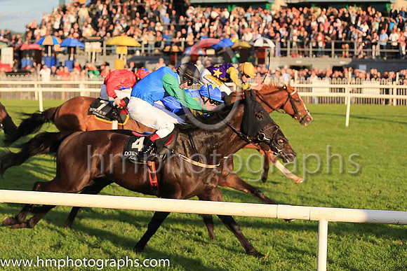 01st Set To Fire  Sean Davis (12, royal blue, royal blue and yellow sleeves) Trainer John James Feane, Owner Ms Orlagh Reynolds
