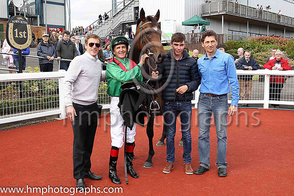 01st Sankari Royale  N G McCullagh (7, emerald green, red chevron) Trainer J P Murtagh, Owner Richard Frayne