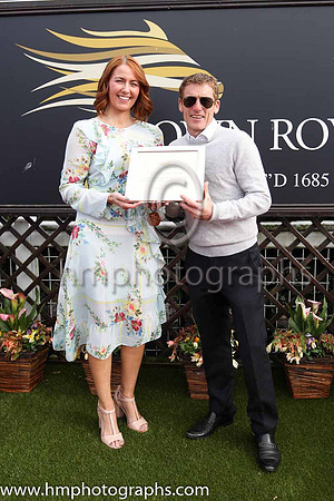 Julia Galbraith of Magners presents winning trophy to J P Murtagh winning trainer of Sankaru Royale