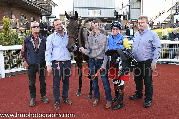 01st Set To Fire  Sean Davis (12, royal blue, royal blue and yellow sleeves) Trainer John James Feane, Owner Ms Orlagh Reynolds