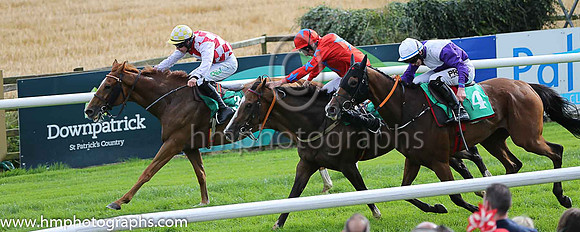 01st Coolfighter and D E Splaine ( 3 , white and red diamonds ) Trainer - N Dooly , Owner - The Cool Boys Partnership