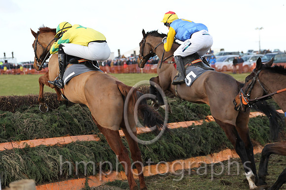 01 Muirhead  Derek O'Connor - Trainer : S R B Crawford, Blue, yellow diamond