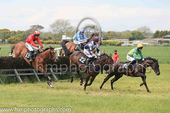 01st GETALADY and J W Hendrick ( 13 , RED,black cross of lorraine; red sleeves; red  white striped cap ) Trainer: Peter J. Flood,, Owner : Peter J. Flood