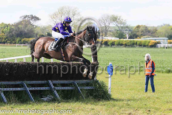 01st RANGER KID and AN Other ( 16 , PURPLE,gold spots ) Trainer: Liam Kenny , Owner : Patrick Joseph Redmond