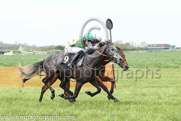 01st GALUNGGUNG (FR) and P Rogan ( 9 , EMERALD GREEN,orange spots; white sleeves,orange spots; emerald green cap ) Trainer: Donnchadh Doyle,, Owner : Syndicate Monbeg  and 01st RATHMACKNEE and B O'Nei
