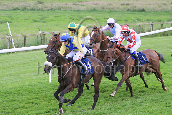 01st Fassbender (1 , white, red star ) Jockey: Mr J J Gerrard7 , Trainer: Mark Michael McNiff