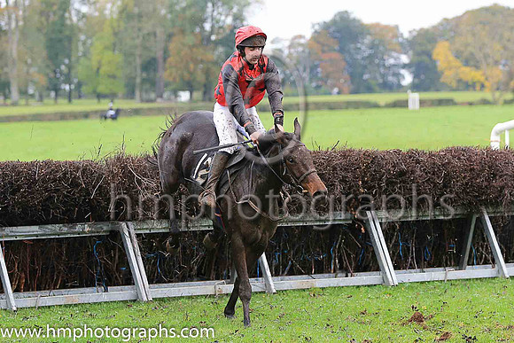 MAUREEN'S STAR and Ross McLeigh ( 12 , RED,black stars; black sleeves; red cap ) Trainer: Liam Lennon,, Owner : Savage, Daniel