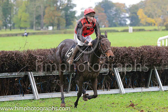 MAUREEN'S STAR and Ross McLeigh ( 12 , RED,black stars; black sleeves; red cap ) Trainer: Liam Lennon,, Owner : Savage, Daniel